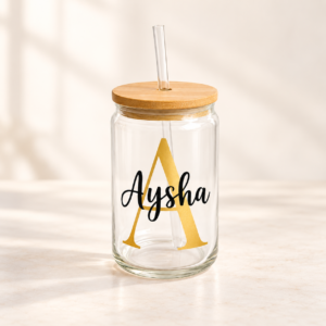 Vaso de vidrio personalizado con inicial grande y nombre