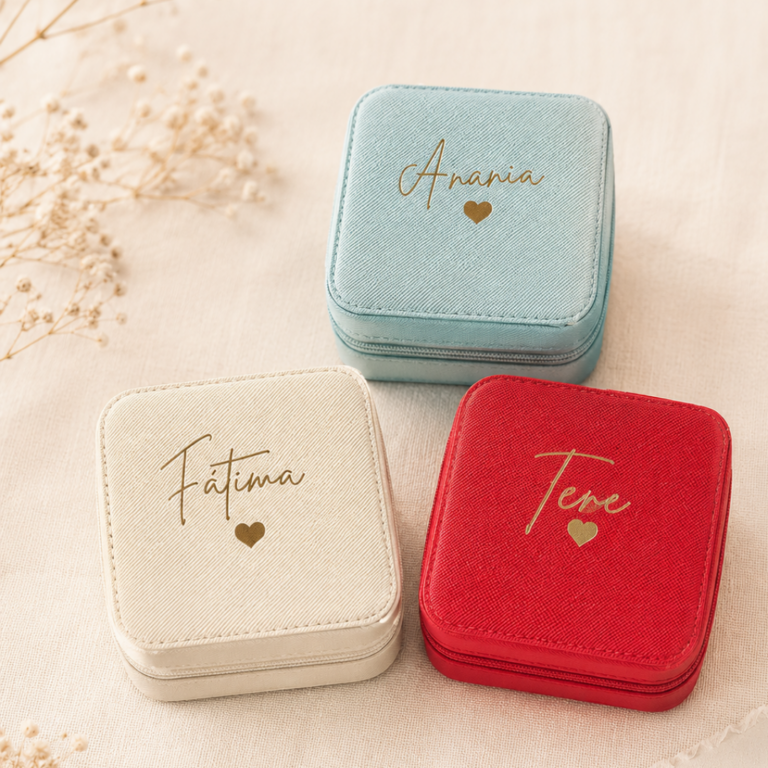 Mini joyeros personalizados en varios colores.
